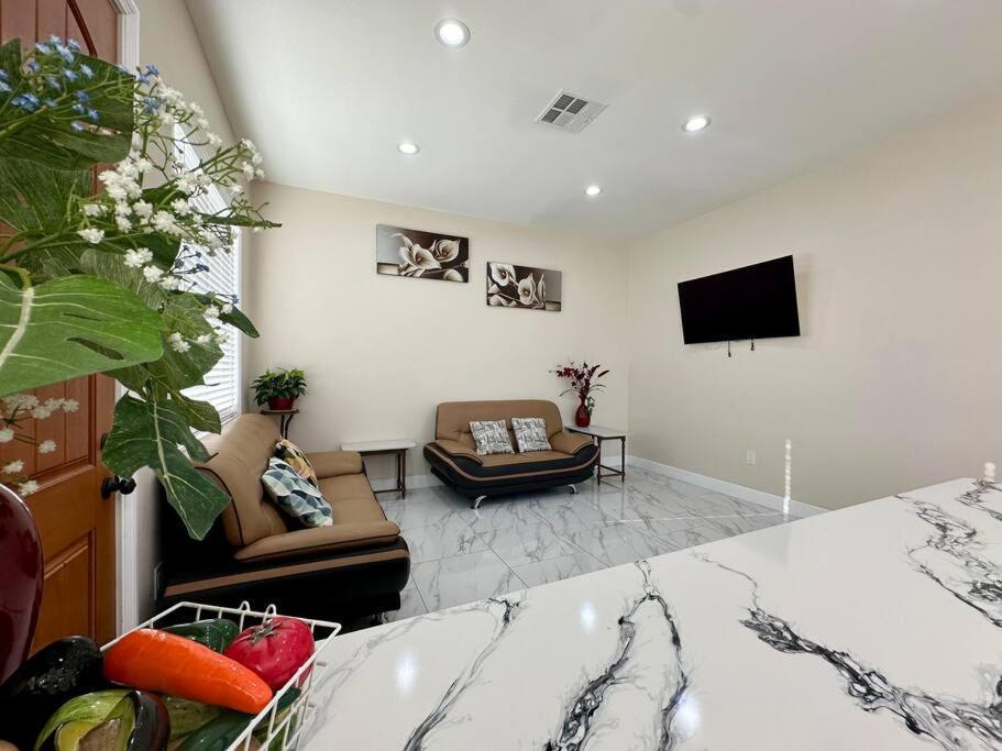 New Renovated House In Little Saigon Villa Midway City Exterior photo