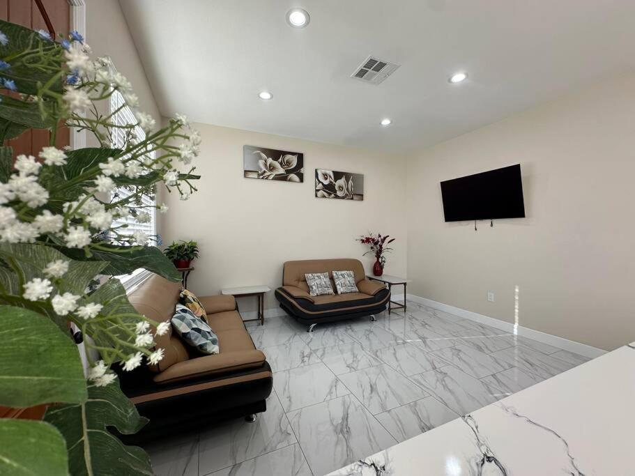 New Renovated House In Little Saigon Villa Midway City Exterior photo